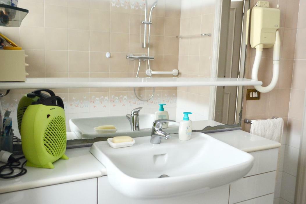 L'alloggio di Anna Maria. Camera con bagno privato Empoli Esterno foto